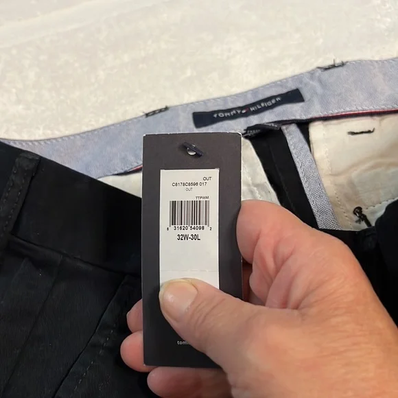 Tommy Hilfiger Brushed Twill Chinos, Black, size 32 x 30 - Picture 6 of 9